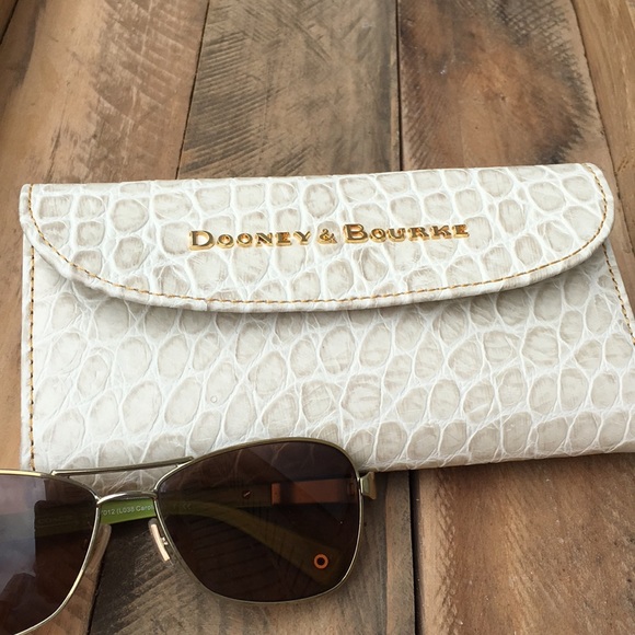 Dooney & Bourke Handbags - NWT Dooney & Bourke Ivory Clutch/Wallet